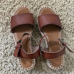 Universal Thread Brown Wedges